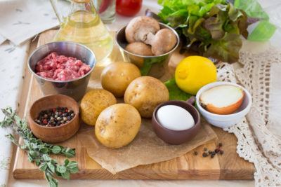 Картофельные драники с фаршем и грибами